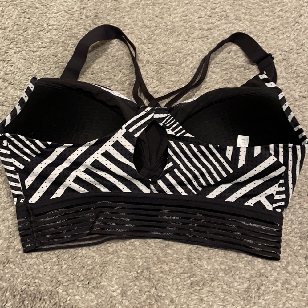 Victoria’s Secret Sports Bra 32DD - Picture 3 of 6